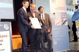 Innenminister Reinhold Gall mit den Zweitplatzierten des Sicherheitspreises 2015 Innenminister Reinhold Gall mit den Zweitplatzierten des Sicherheitspreises 2015